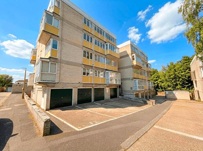 2 Bedroom Flat For Sale In Forres House, Warley, CM14