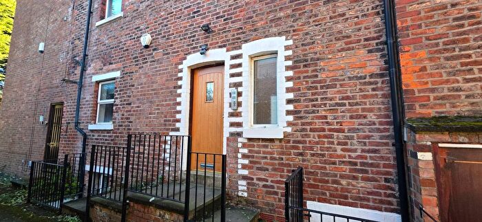 2 Bedroom Flat To Rent In Gibsons Road, Stockport, SK4