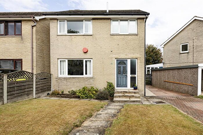 3 Bedroom Detached House For Sale In Romsey Close, Lindley, Huddersfield, HD3