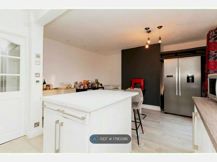 3 Bedroom Semi-Detached House To Rent In Burley Wood Lane, Leeds, LS4