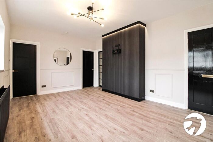 2 Bedroom Flat To Rent In Admiral Seymour Road, London, SE9