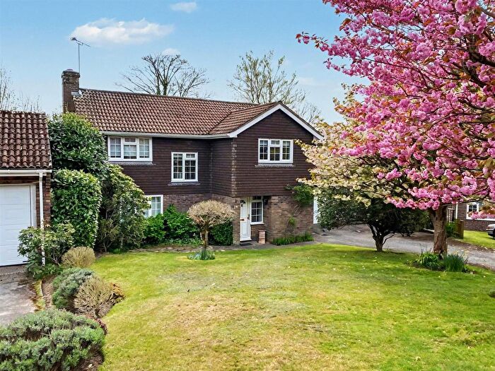 4 Bedroom Detached House For Sale In Priorswood, Haslemere, GU27