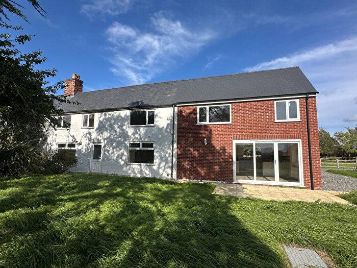 4 Bedroom Cottage To Rent In Dairy Cottages, Aylesby Road, Great Coates, Grimsby, DN37