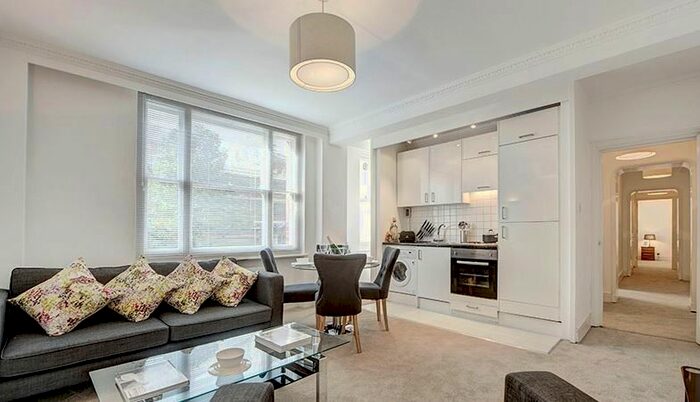 2 Bedroom Flat To Rent In Hill Street, London, W1J