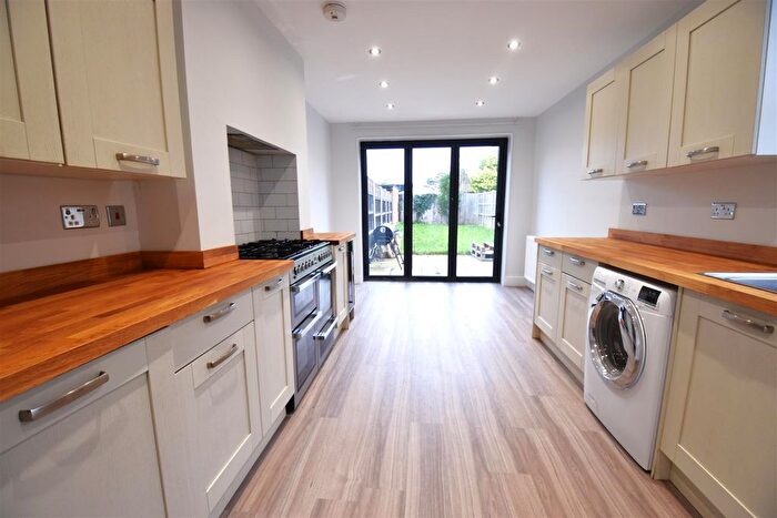 3 Bedroom Semi-Detached House To Rent In Pinewood Road, London, SE2