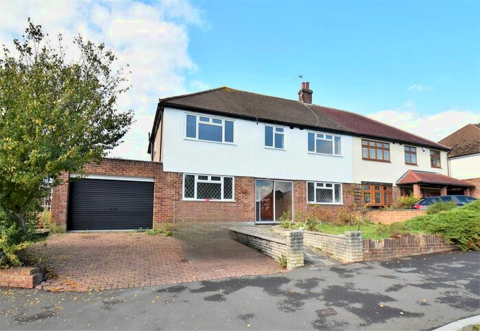 5 Bedroom Semi-Detached House To Rent In Midhurst Hill, Bexleyheath, DA6