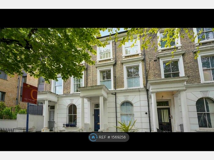 3 Bedroom Flat To Rent In Bamborough Gardens, London, W12