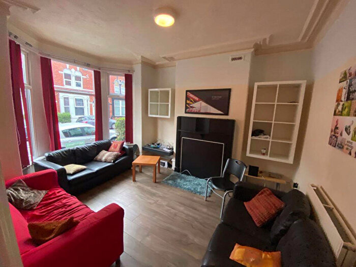 4 Bedroom House To Rent In Norwood Road, Leeds, LS6