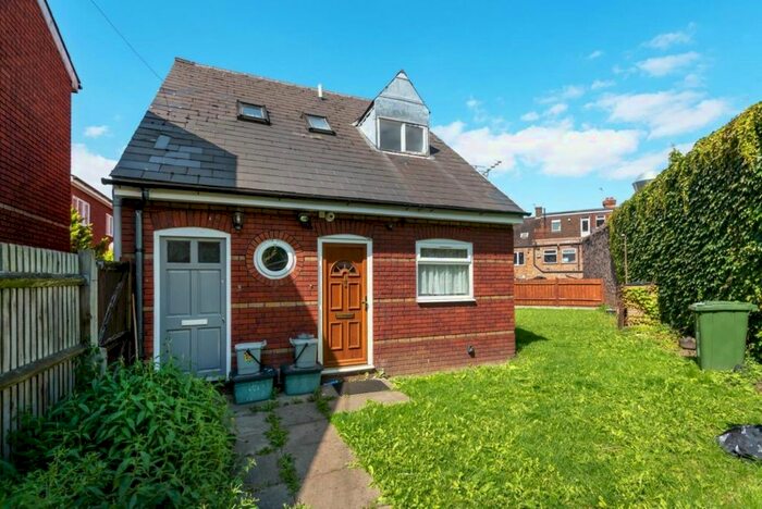 1 Bedroom Flat To Rent In Hamlet Close., London, SE13