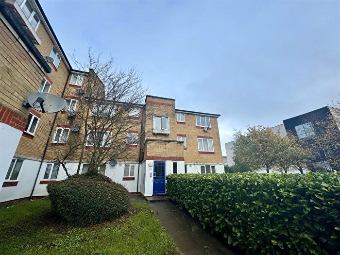 2 Bedroom Flat For Sale In Dadswood, Harlow, Essex, CM20