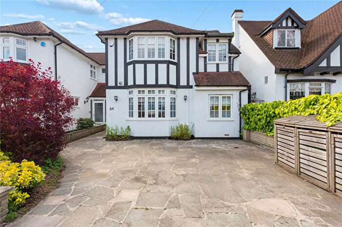 4 Bedroom Semi-Detached House For Sale In Springfield Gardens, Upminster, RM14