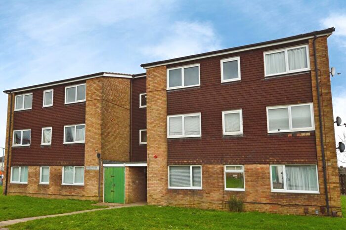2 Bedroom Flat To Rent In Haig Close, St Albans, AL1
