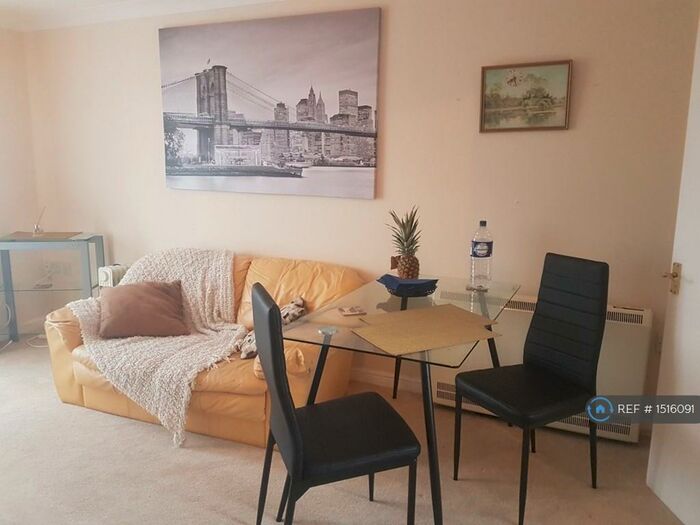 2 Bedroom Flat To Rent In Chafford Hundred, Grays, RM16