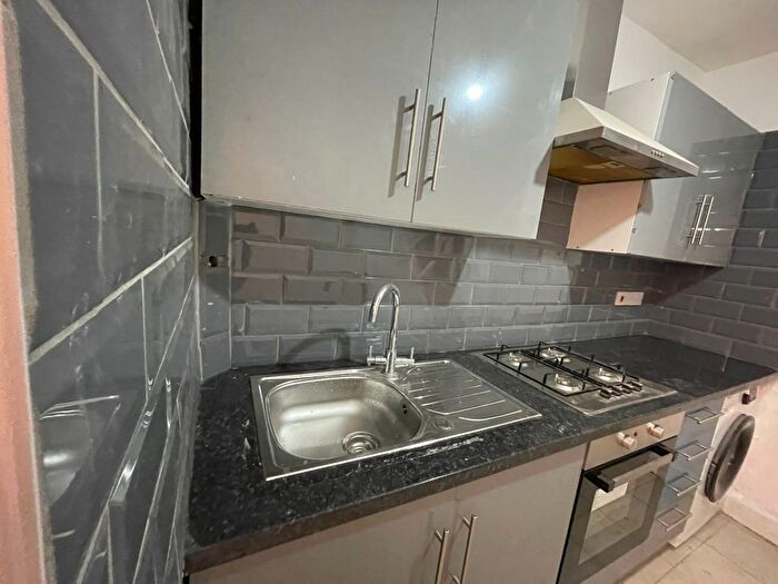 3 Bedroom Flat To Rent In Ilford, IG1
