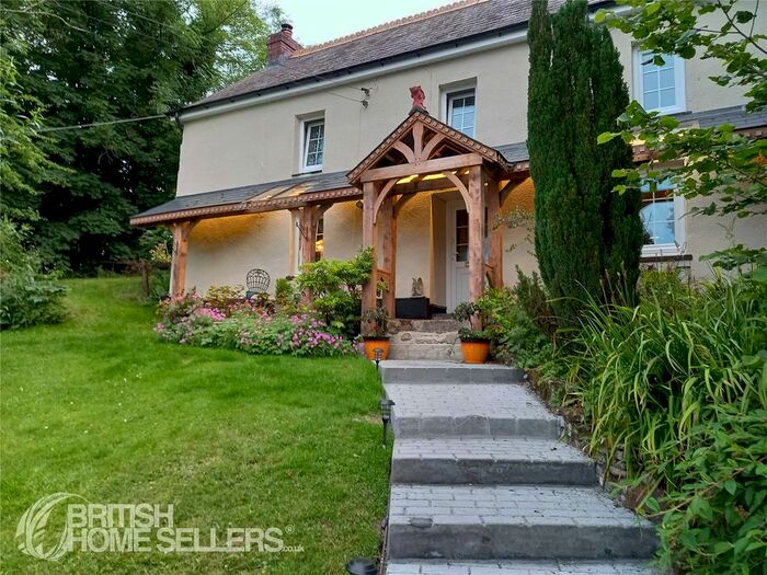 4 Bedroom Detached House For Sale In Cwrtnewydd, Llanybydder, Ceredigion, SA40