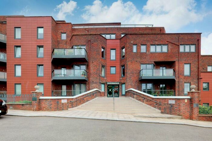 3 Bedroom Flat To Rent In Hodford Road, Hampstead Borders, NW11