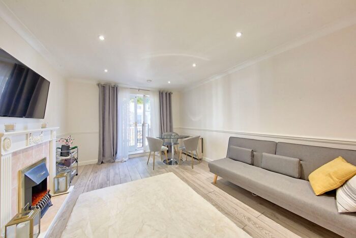 1 Bedroom Flat To Rent In Russell Road, Kensington, London, W14