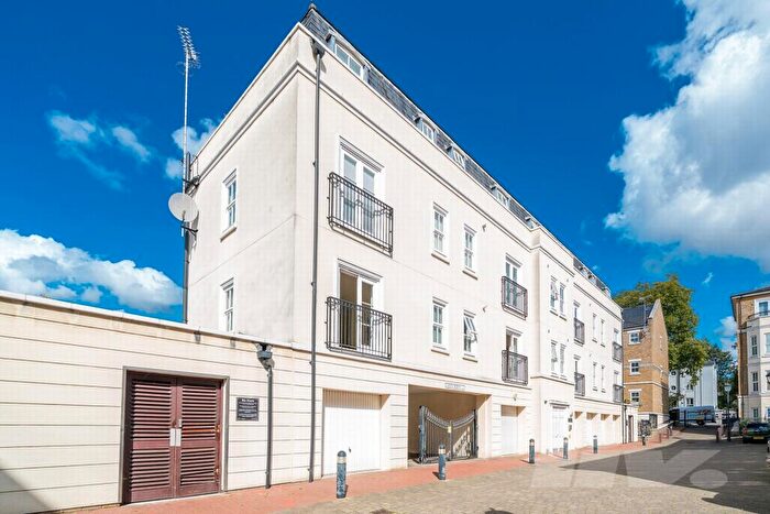 5 Bedroom House For Sale In Northpoint Square, Camden, NW1
