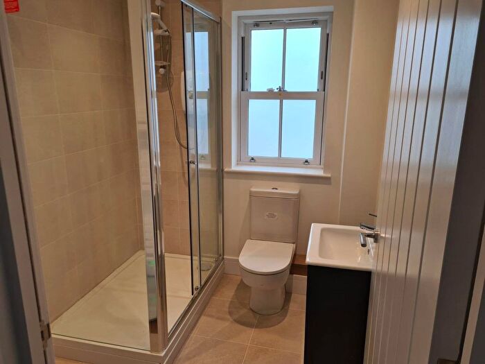 2 Bedroom Flat To Rent In - Castle Street, Wiltshire, BA14