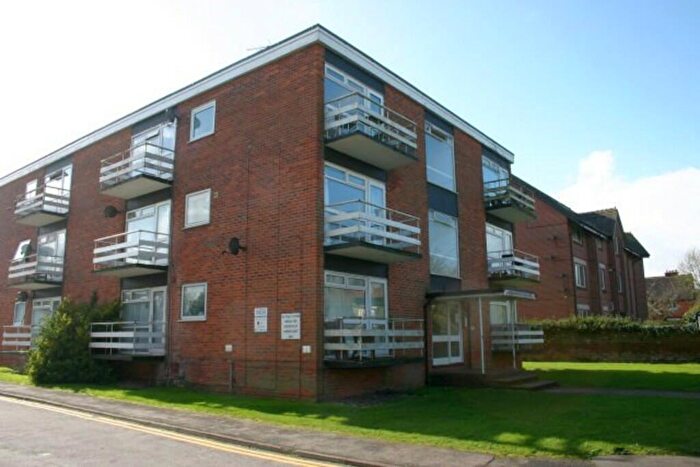 Studio For Sale In Queens Court, Newbury, RG14