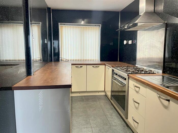 2 Bedroom Property To Rent In Munro Court, Pembroke Dock, SA72