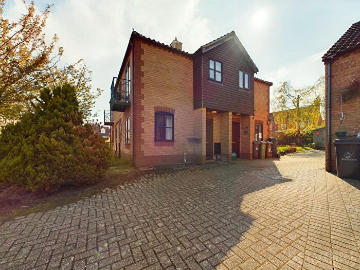 2 Bedroom Semi-Detached House To Rent In Blenheim Way, Watton, IP25