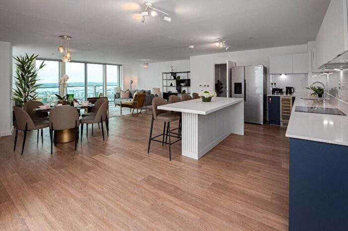 2 Bedroom Penthouse To Rent In Centenary Plaza, Southampton, Hampshire, SO19