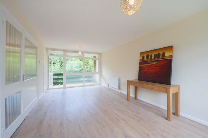 2 Bedroom Apartment To Rent In Trafalgar Drive, Walton-On-Thames, Surrey, KT12