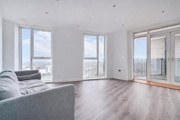 2 Bedroom Apartment For Sale In Ilford Hill, Ilford, IG1