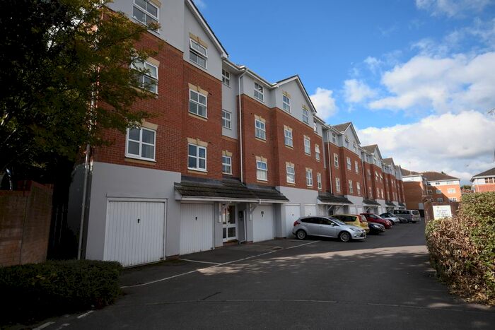 2 Bedroom Flat To Rent In Elm Park, Reading, RG30
