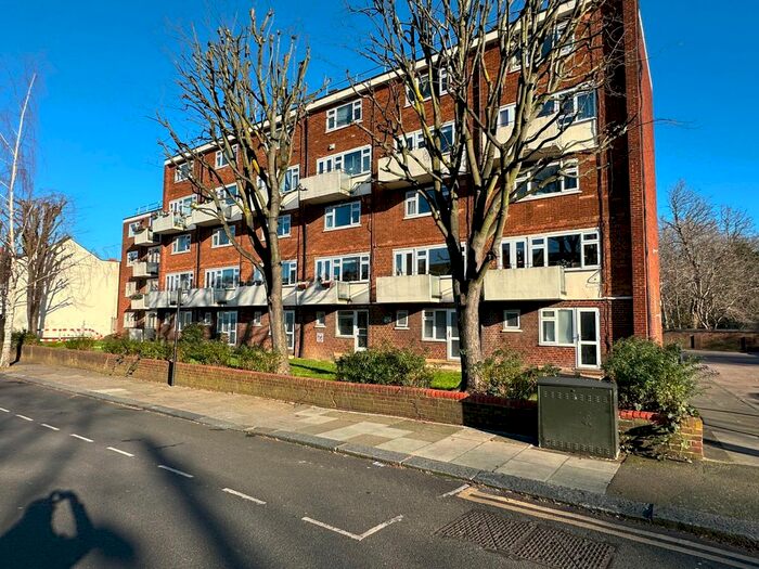 2 Bedroom Flat To Rent In Warwick Gardens, London, N4