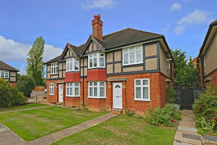 2 Bedroom Maisonette To Rent In Tregenna Close, Oakwood, N14