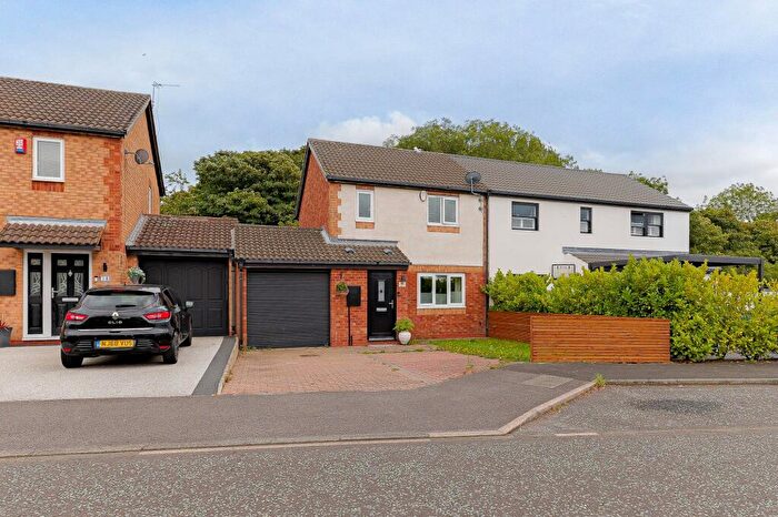 3 Bedroom Semi-Detached House For Sale In Stratford Close, Killingworth, NE12