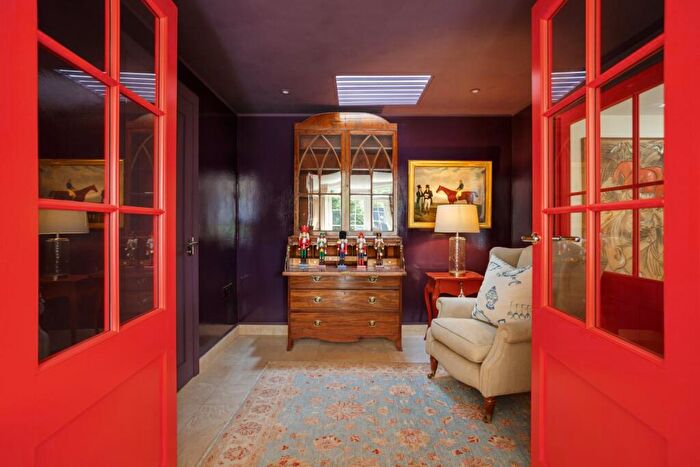1 Bedroom Mews For Sale In East Street, Petworth, West Sussex, GU28