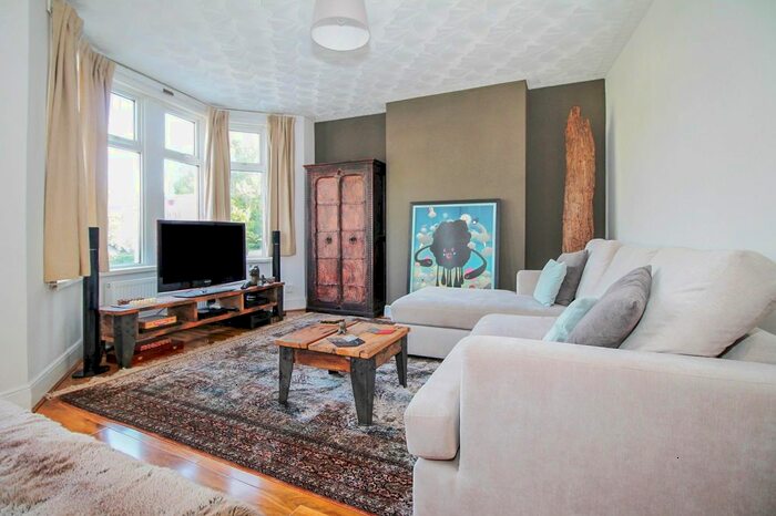 2 Bedroom Flat To Rent In Clive Road, Canton, Cardiff, CF5