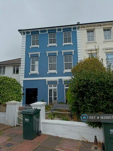 1 Bedroom Flat To Rent In West Terrace, Eastbourne, BN21