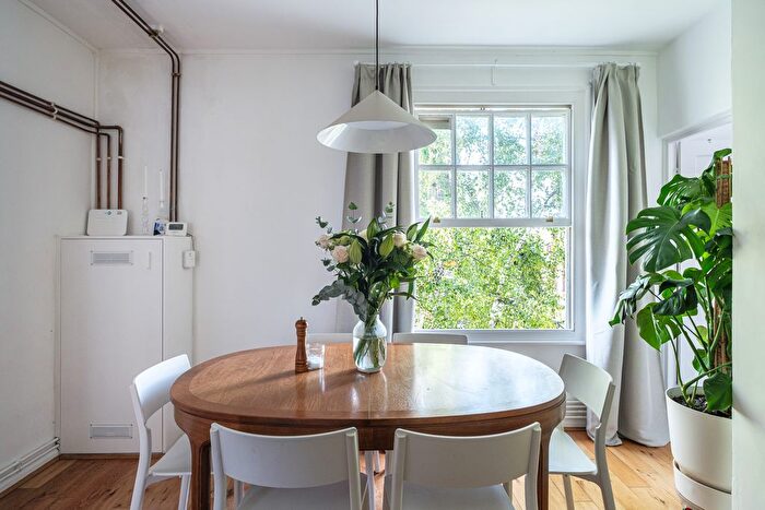 2 Bedroom Flat To Rent In Besford House, London Fields, E2