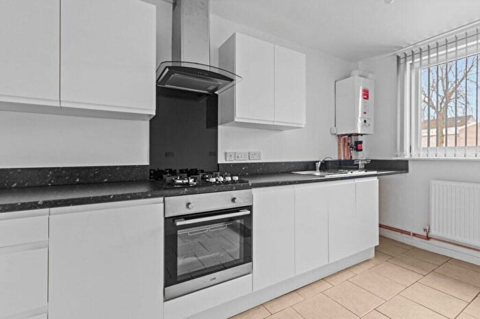 2 Bedroom Flat To Rent In Aitken Street, Airdrie, ML6