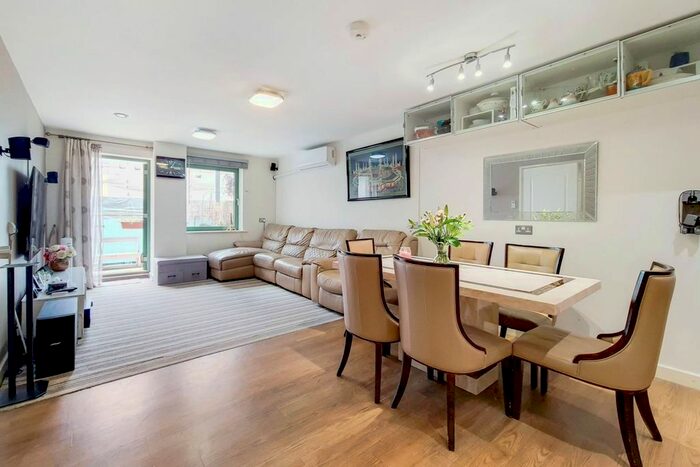 3 Bedroom Flat To Rent In Bellevue Court, Hounslow, TW3