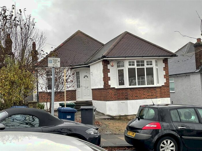 3 Bedroom Semi-Detached House To Rent In Woodfall Avenue, Barnet, EN5