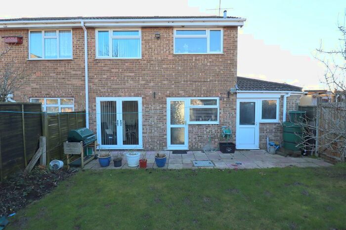 3 Bedroom Semi-Detached House For Sale In Ilford Close, Stopsley, Luton, Bedfordshire, LU2