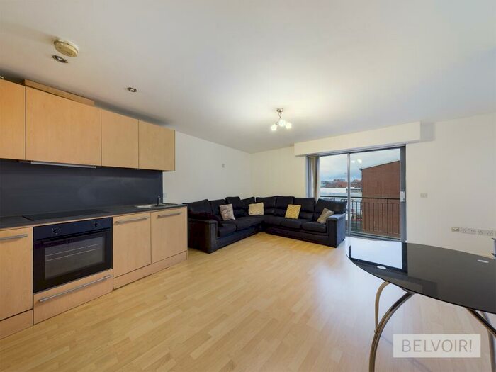 2 Bedroom Flat To Rent In Islington Gates, Fleet Street, Birmingham, B3