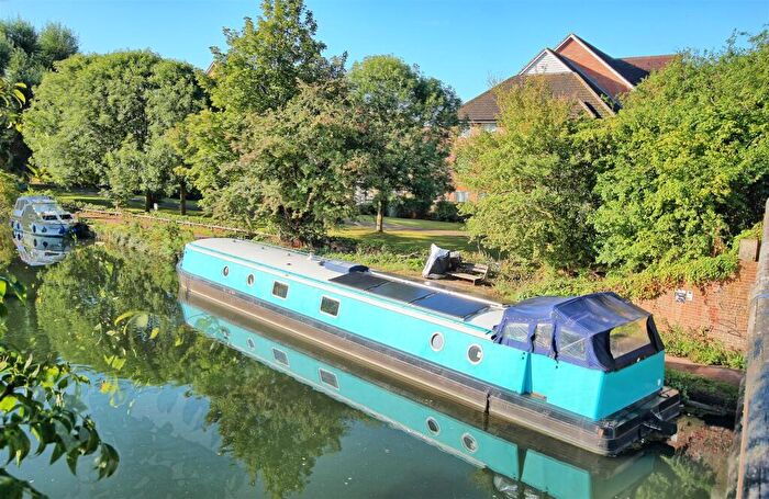 2 Bedroom Character Property For Sale In X Wide Beam Burscough Boat, SG12