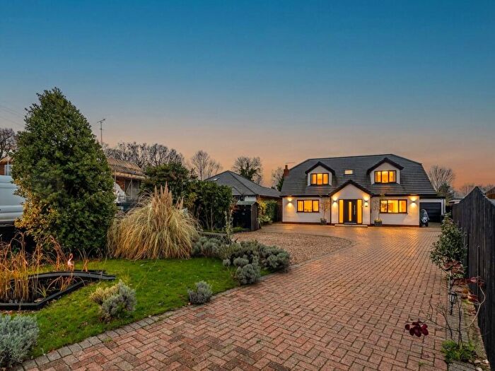 6 Bedroom Detached House For Sale In Oakwood Road, Bricket Wood, St. Albans, Hertfordshire, AL2