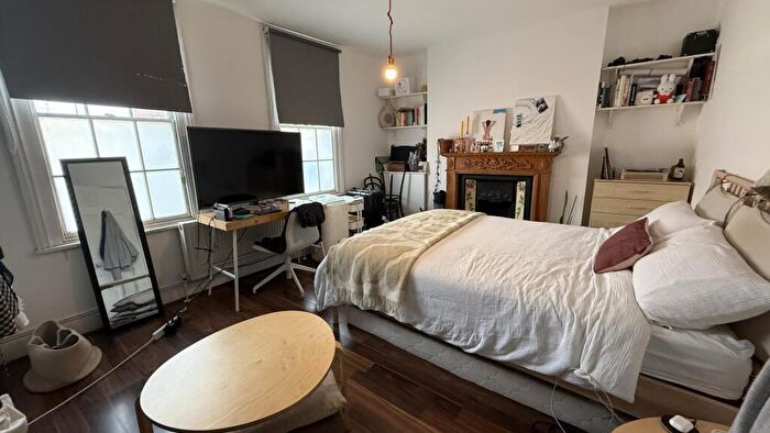 3 Bedroom Flat To Rent In Mare Street, Hackney, E8