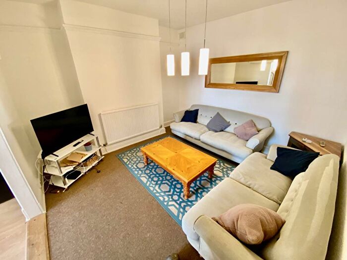 4 Bedroom Flat To Rent In Gwydr Crescent, Uplands, Swansea, SA2