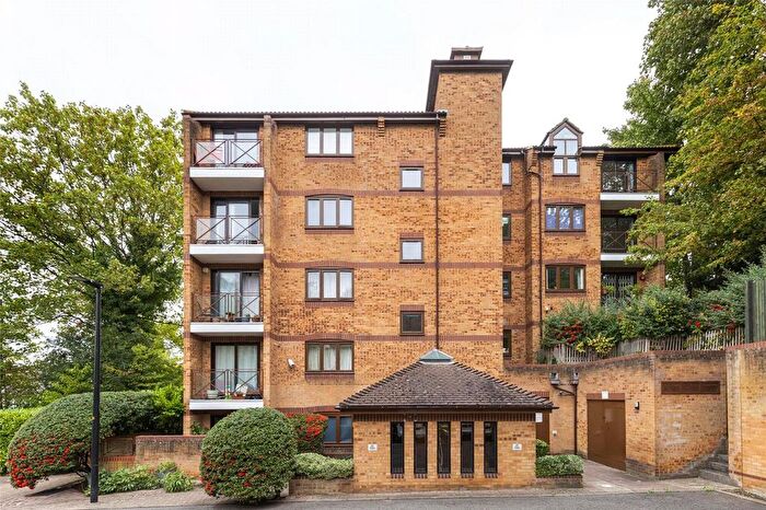 2 Bedroom Flat For Sale In Kingswood Drive, London, SE19