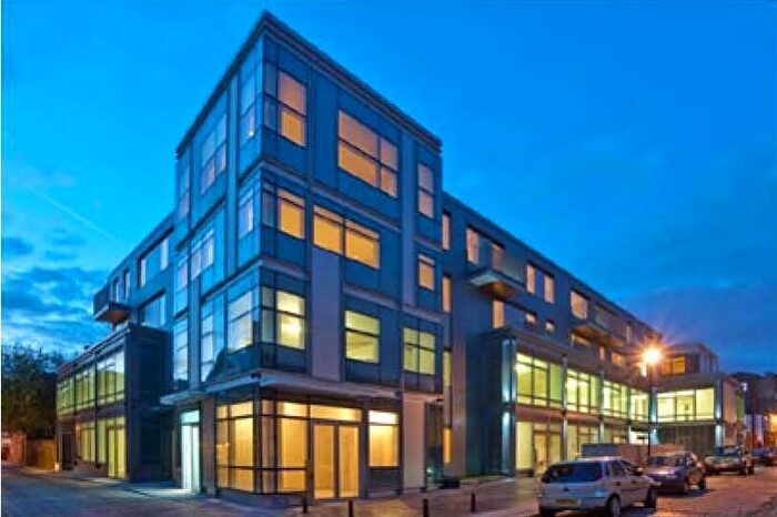 3 Bedroom Flat To Rent In Rochester Place, NW1