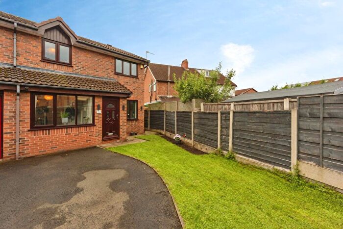 4 Bedroom Semi Detached House For Sale In Farmers Close, Sale, Cheshire, M33