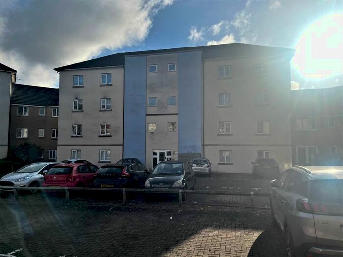 2 Bedroom Flat To Rent In Whistle Road, Mangotsfield, Bristol, BS16